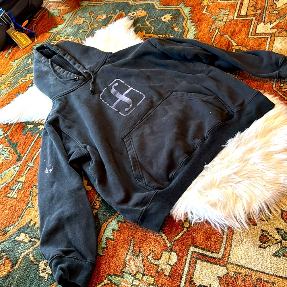 Black sweatshirt
